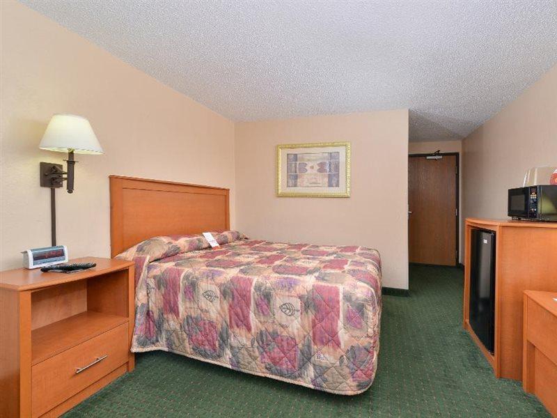 Super 8 By Wyndham Casper West By The River Exterior foto