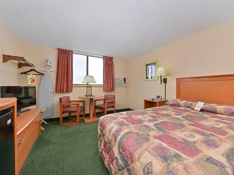 Super 8 By Wyndham Casper West By The River Exterior foto
